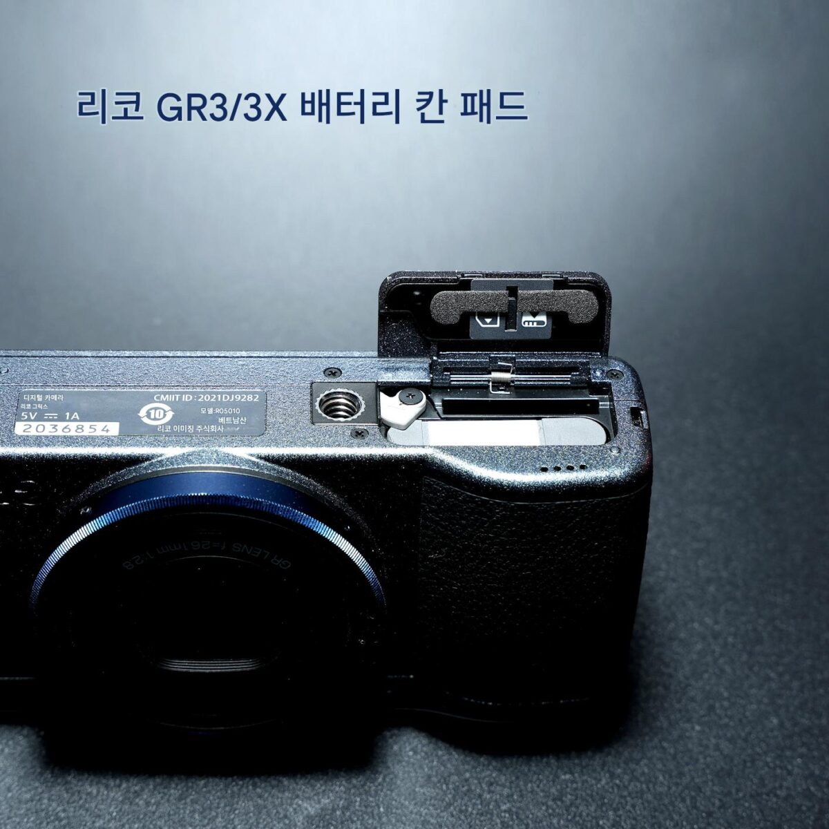 리코 GR 카메라 배터리 칸 스펀지 미끄럼 방지 패드가 단단히 붙어 방수 및 방습 기능을 유지합니다. - 이미지 4