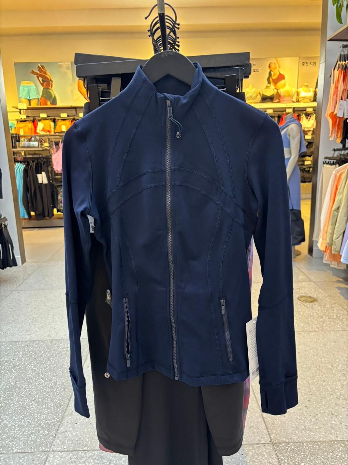 lululemon 정품 여성용 Define Nulu 풀 지퍼 스탠드 칼라 슬림핏 롱 스포츠 요가 재킷 - 이미지 4